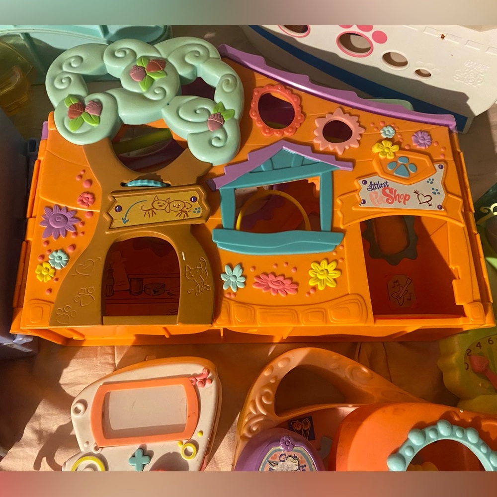 Littlest Pet Shop Colorful Playhouse